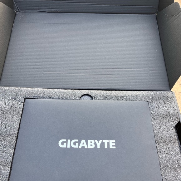 GIGABYTE GeForce RTX 3090 GAMING OC 24GB GDDR6X Graphics Card - Great Condition - Picture 9 of 13